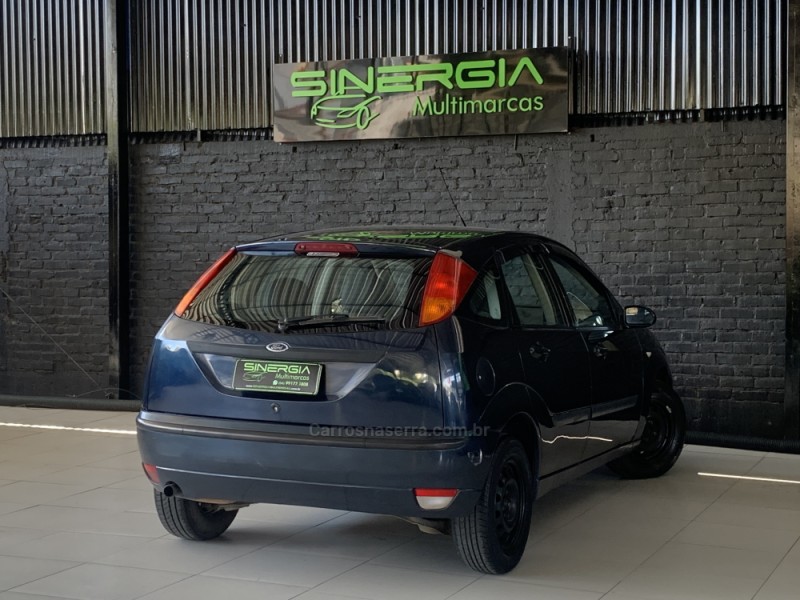 FOCUS 1.6 8V GASOLINA 4P MANUAL - 2004 - CAXIAS DO SUL