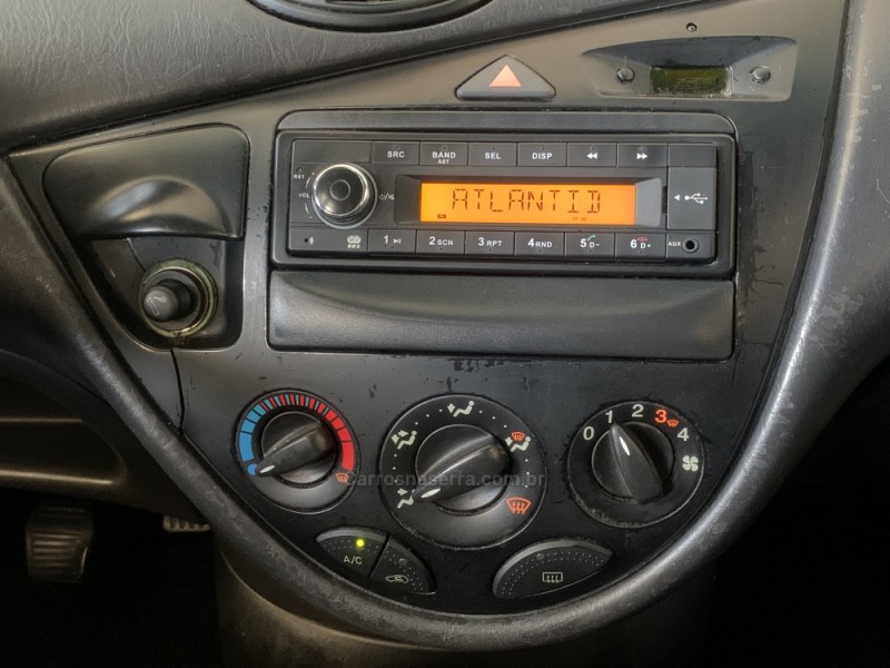 FOCUS 1.6 8V GASOLINA 4P MANUAL - 2004 - CAXIAS DO SUL