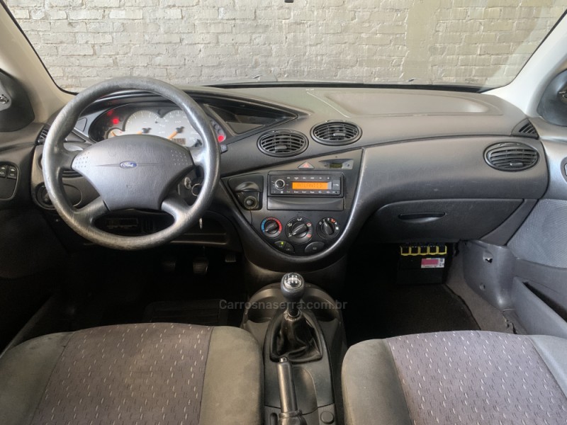 FOCUS 1.6 8V GASOLINA 4P MANUAL - 2004 - CAXIAS DO SUL
