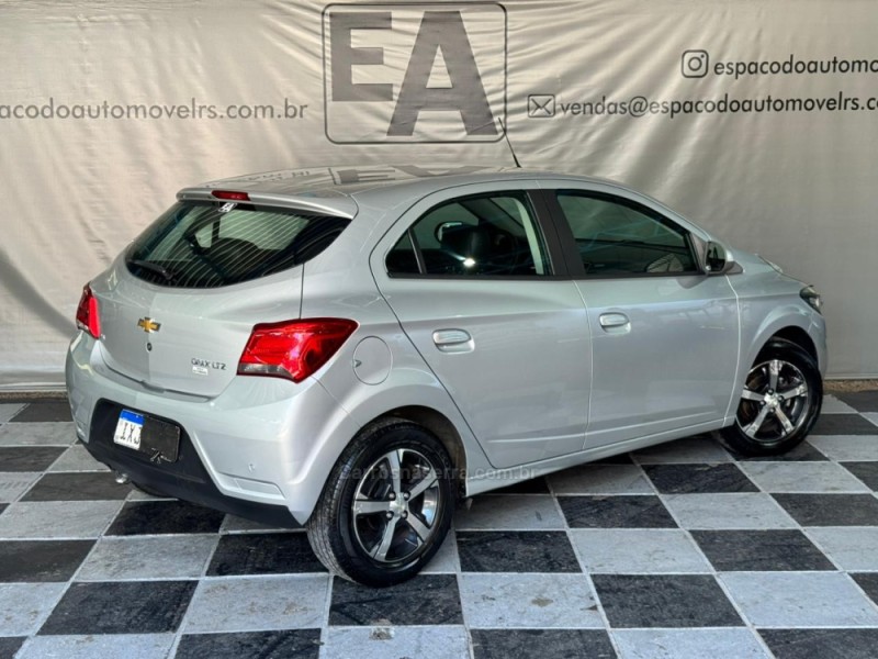 ONIX 1.4 MPFI LTZ 8V FLEX 4P MANUAL - 2017 - NOVA PRATA