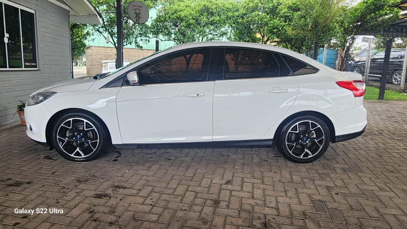 FOCUS 2.0 TITANIUM SEDAN 16V FLEX 4P AUTOMÁTICO - 2015 - CAXIAS DO SUL