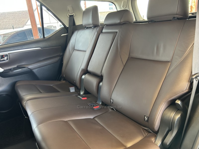 HILUX SW4 2.8 4X4 SRX PLATINUM TURBO DIESEL 4P AUTOMÁTICO - 2020 - NOVO HAMBURGO