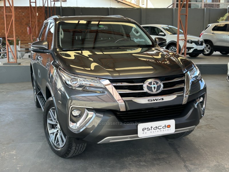 HILUX SW4 2.8 4X4 SRX PLATINUM TURBO DIESEL 4P AUTOMÁTICO - 2020 - NOVO HAMBURGO