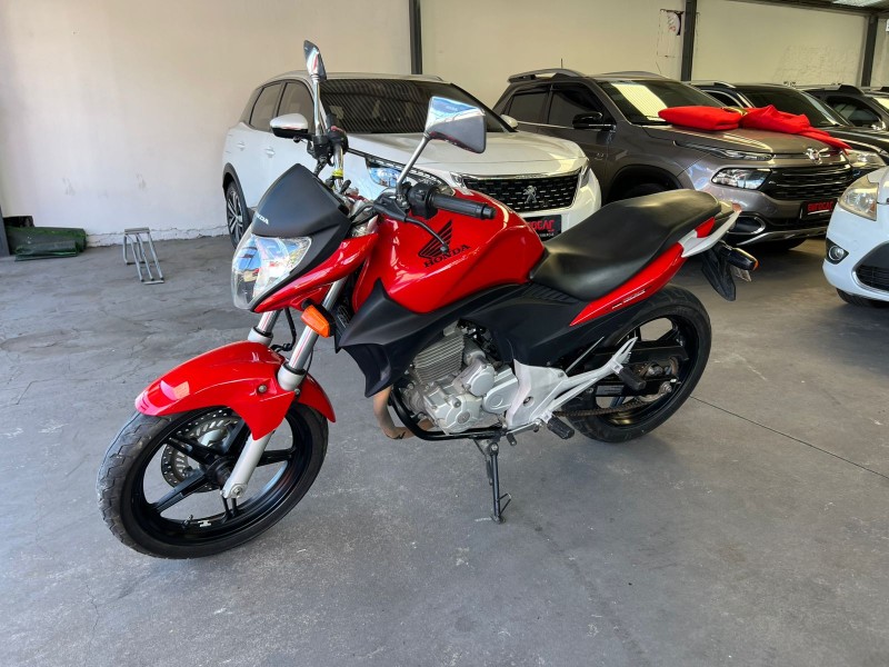 HONDA - CB 300R - 2010/2010 - Vermelha - R$ 12.900,00