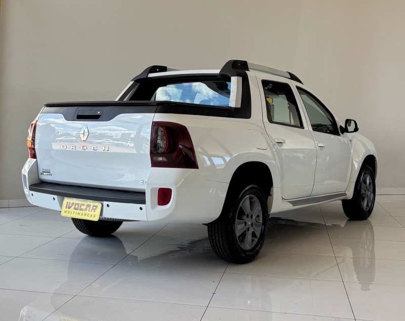 DUSTER OROCH 2.0 16V FLEX DYNAMIQUE 4P MANUAL - 2016 - VACARIA