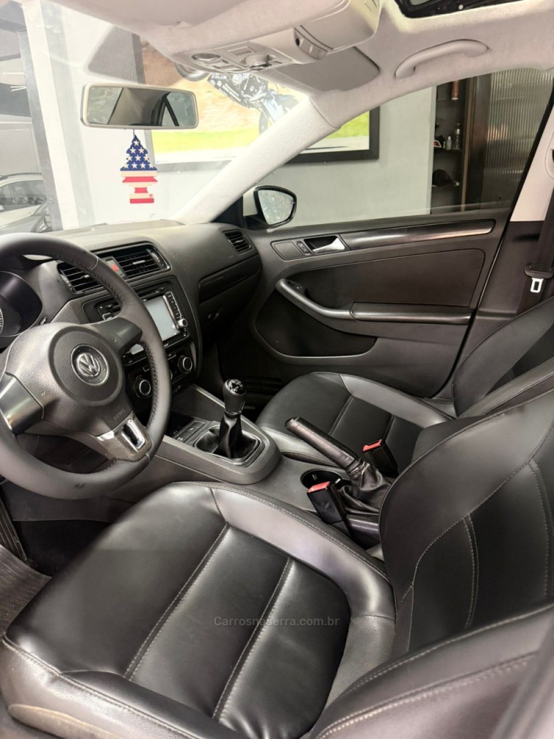 JETTA 2.0 COMFORTLINE FLEX 4P MANUAL - 2012 - CAXIAS DO SUL