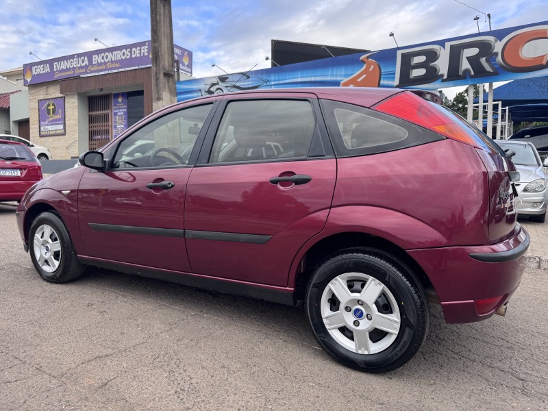 FOCUS 1.6 8V GASOLINA 4P MANUAL - 2005 - DOIS IRMãOS