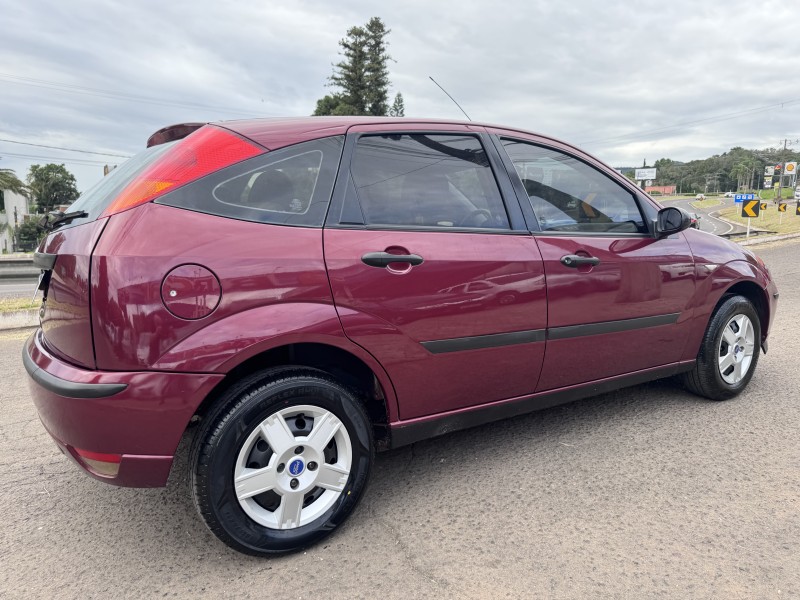 FOCUS 1.6 8V GASOLINA 4P MANUAL - 2005 - DOIS IRMãOS