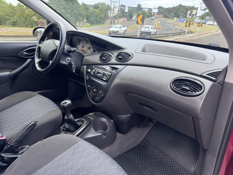 FOCUS 1.6 8V GASOLINA 4P MANUAL - 2005 - DOIS IRMãOS