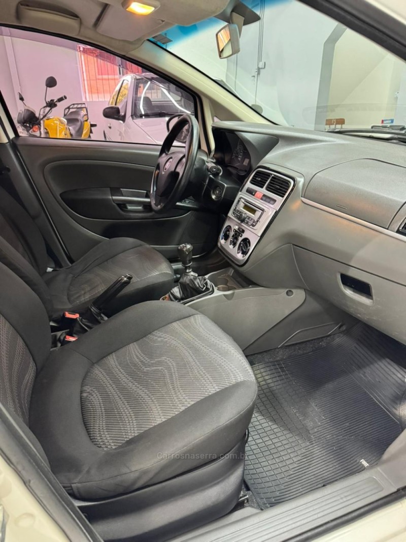 PUNTO 1.4 ATTRACTIVE ITALIA 8V FLEX 4P MANUAL - 2011 - CAXIAS DO SUL