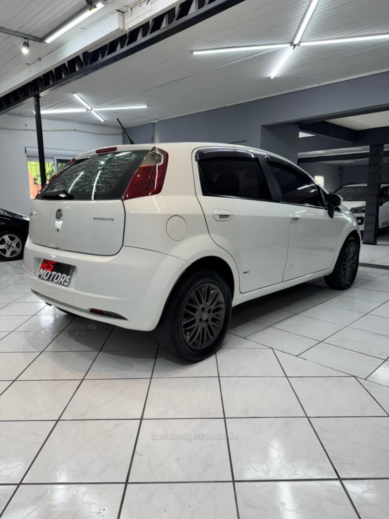 PUNTO 1.4 ATTRACTIVE ITALIA 8V FLEX 4P MANUAL - 2011 - CAXIAS DO SUL