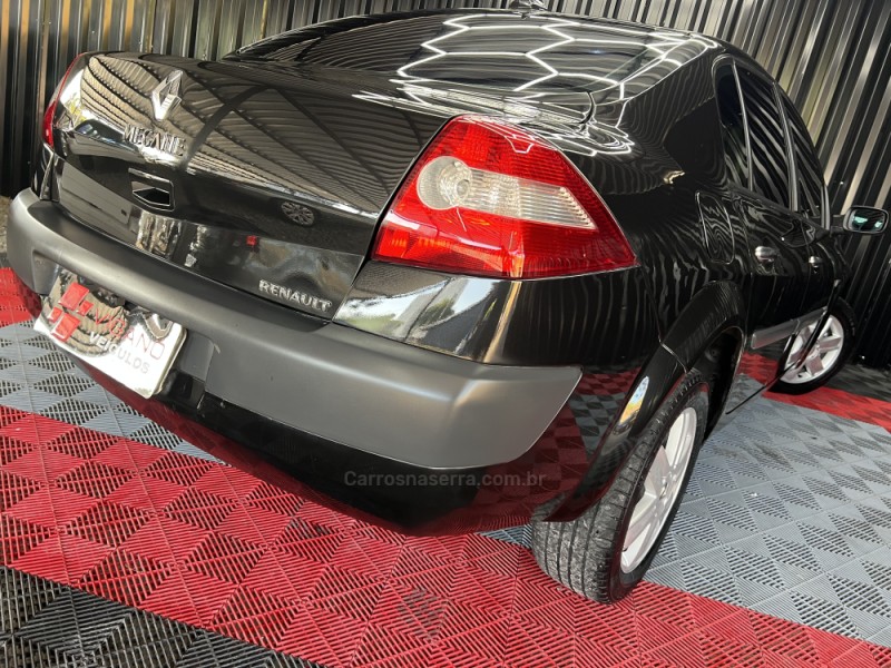 MÉGANE 2.0 DYNAMIQUE SEDAN 16V GASOLINA 4P MANUAL - 2007 - CAXIAS DO SUL
