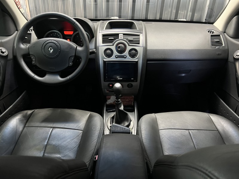 MÉGANE 2.0 DYNAMIQUE SEDAN 16V GASOLINA 4P MANUAL - 2007 - CAXIAS DO SUL