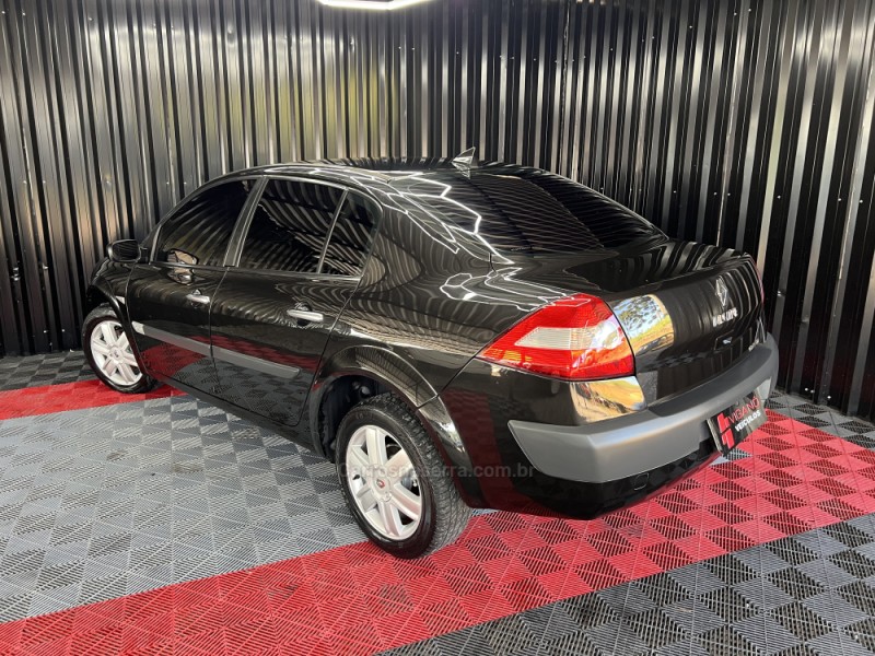 MÉGANE 2.0 DYNAMIQUE SEDAN 16V GASOLINA 4P MANUAL - 2007 - CAXIAS DO SUL