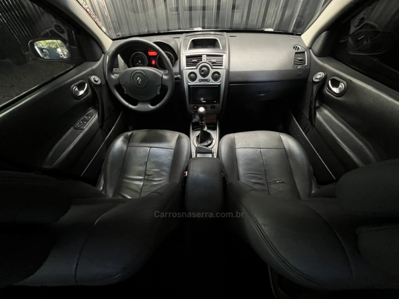 MÉGANE 2.0 DYNAMIQUE SEDAN 16V GASOLINA 4P MANUAL - 2007 - CAXIAS DO SUL