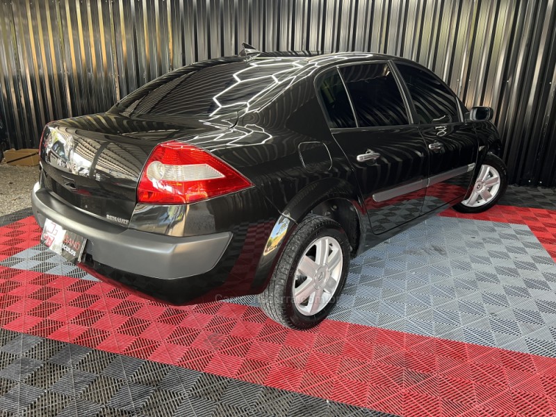 MÉGANE 2.0 DYNAMIQUE SEDAN 16V GASOLINA 4P MANUAL - 2007 - CAXIAS DO SUL