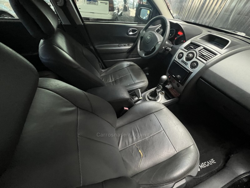 MÉGANE 2.0 DYNAMIQUE SEDAN 16V GASOLINA 4P MANUAL - 2007 - CAXIAS DO SUL