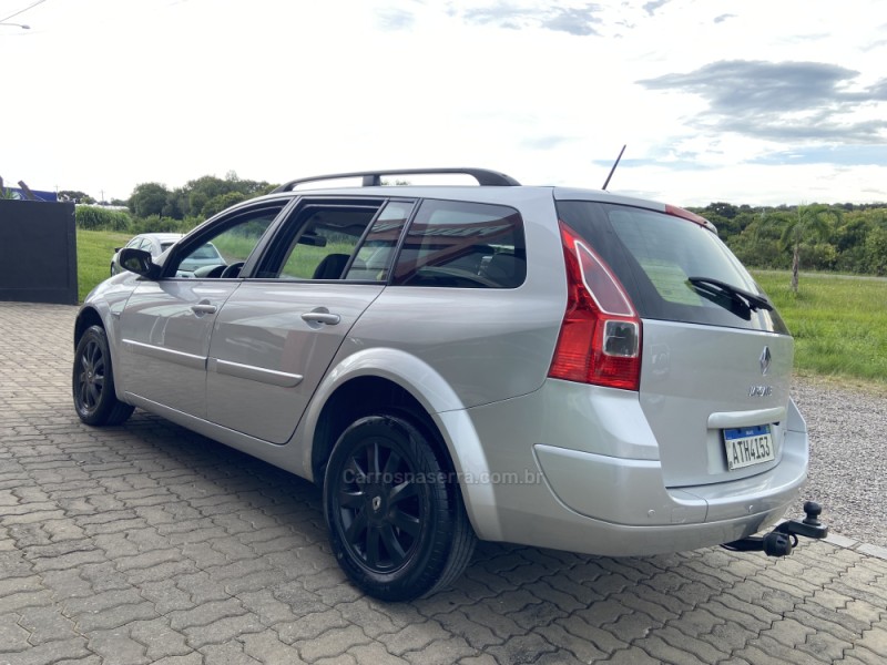 MÉGANE 1.6 DYNAMIQUE GRAND TOUR 16V FLEX 4P MANUAL - 2011 - NOVA PRATA