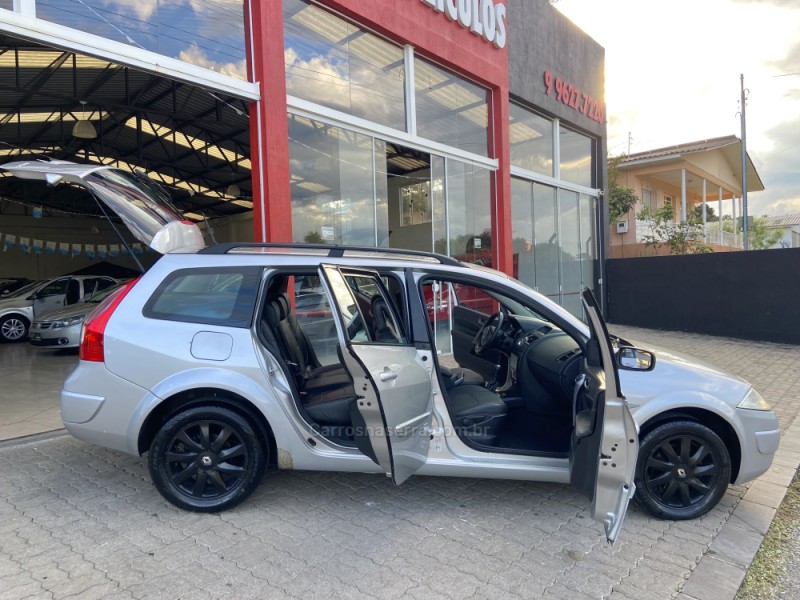 MÉGANE 1.6 DYNAMIQUE GRAND TOUR 16V FLEX 4P MANUAL - 2011 - NOVA PRATA