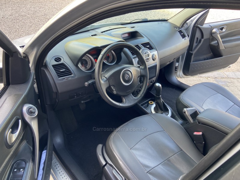MÉGANE 1.6 DYNAMIQUE GRAND TOUR 16V FLEX 4P MANUAL - 2011 - NOVA PRATA