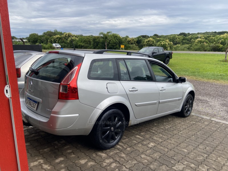 MÉGANE 1.6 DYNAMIQUE GRAND TOUR 16V FLEX 4P MANUAL - 2011 - NOVA PRATA