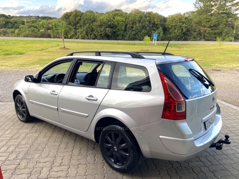 MÉGANE 1.6 DYNAMIQUE GRAND TOUR 16V FLEX 4P MANUAL - 2011 - NOVA PRATA