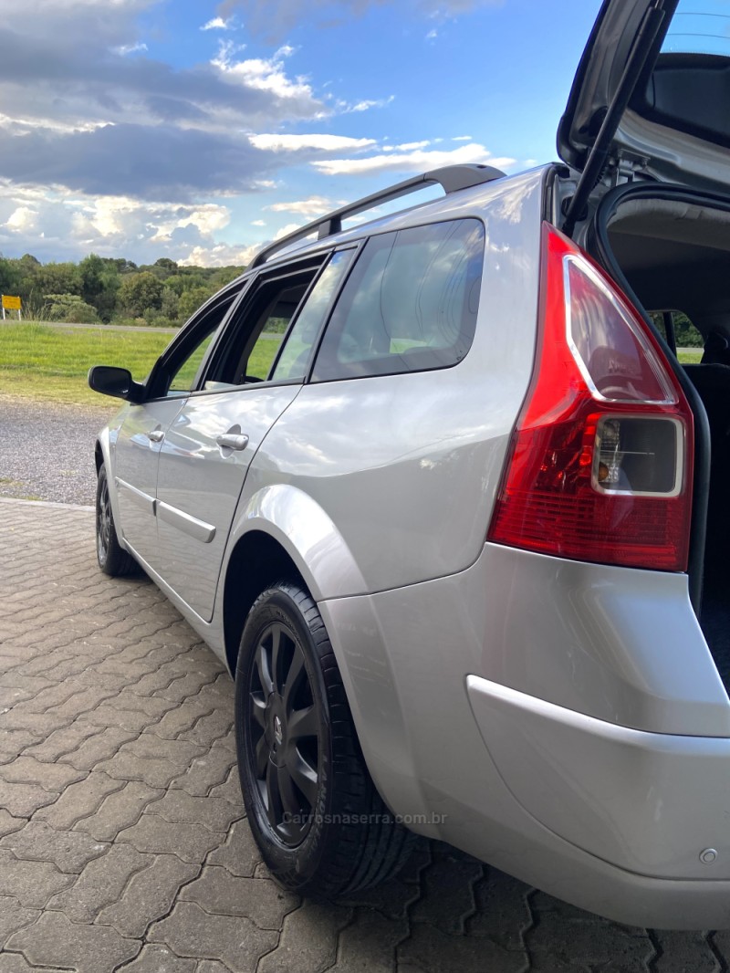 MÉGANE 1.6 DYNAMIQUE GRAND TOUR 16V FLEX 4P MANUAL - 2011 - NOVA PRATA