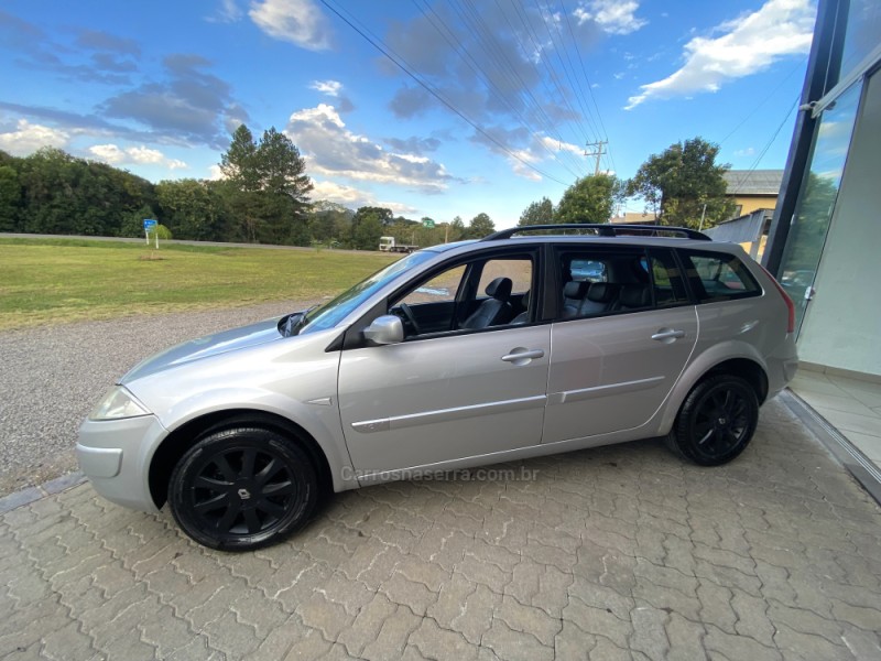 MÉGANE 1.6 DYNAMIQUE GRAND TOUR 16V FLEX 4P MANUAL - 2011 - NOVA PRATA