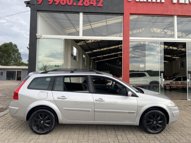 MÉGANE 1.6 DYNAMIQUE GRAND TOUR 16V FLEX 4P MANUAL - 2011 - NOVA PRATA