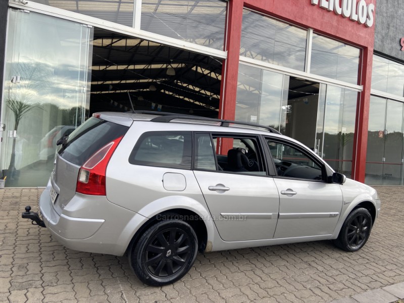 MÉGANE 1.6 DYNAMIQUE GRAND TOUR 16V FLEX 4P MANUAL - 2011 - NOVA PRATA