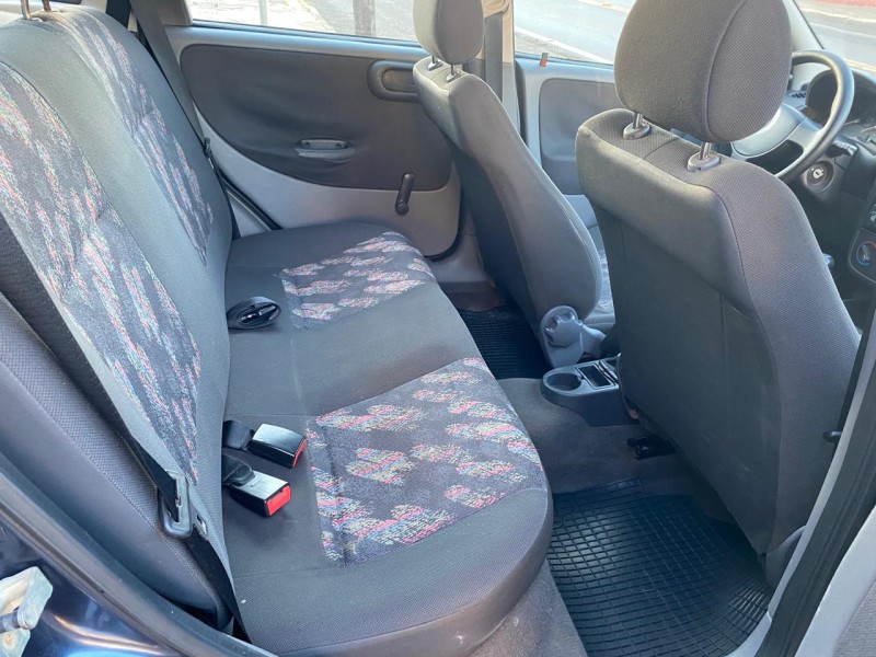 CORSA 1.0 MPFI JOY SEDAN 8V FLEX 4P MANUAL - 2005 - VACARIA