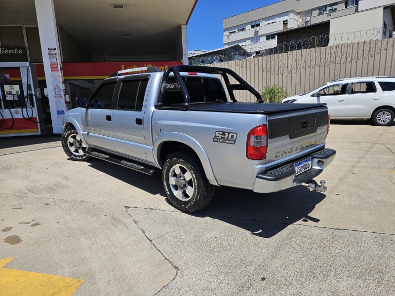 S10 2.4 MPFI EXECUTIVE 4X2 CD 8V FLEX 4P MANUAL - 2011 - CAXIAS DO SUL