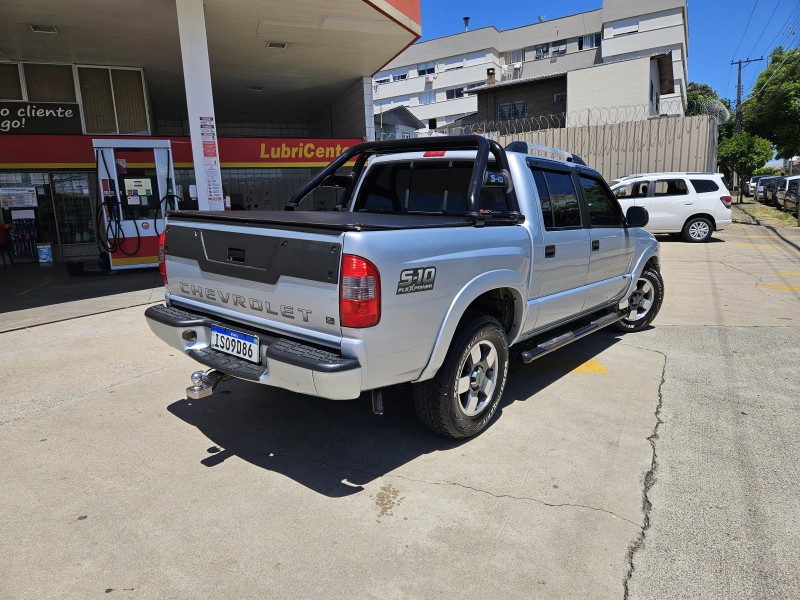 S10 2.4 MPFI EXECUTIVE 4X2 CD 8V FLEX 4P MANUAL - 2011 - CAXIAS DO SUL