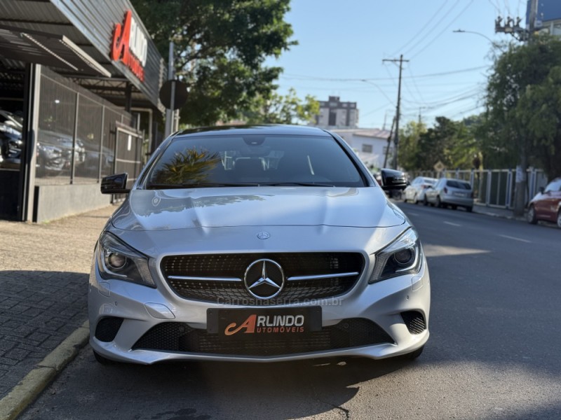 CLA 200 1.6 VISION 16V FLEX 4P AUTOMÁTICO - 2015 - PAROBé