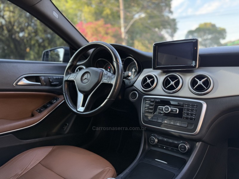 CLA 200 1.6 VISION 16V FLEX 4P AUTOMÁTICO - 2015 - PAROBé