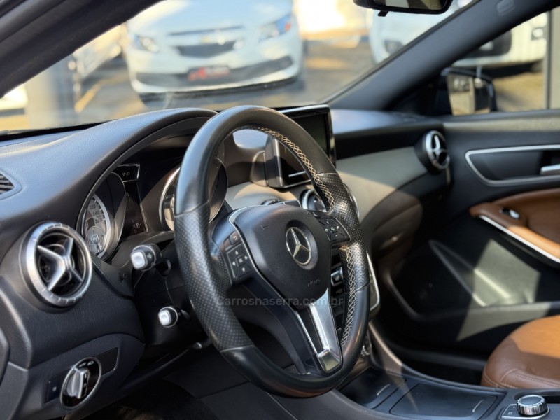 CLA 200 1.6 VISION 16V FLEX 4P AUTOMÁTICO - 2015 - PAROBé