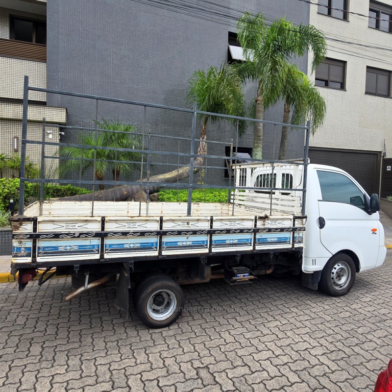 HR 2.5 TCI HD LONGO COM CAÇAMBA 4X2 8V 97CV TURBO INTERCOOLER DIESEL 2P MANUAL - 2010 - BENTO GONçALVES