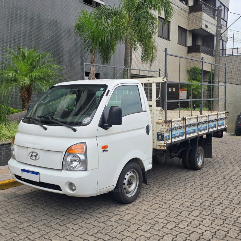 HR 2.5 TCI HD LONGO COM CAÇAMBA 4X2 8V 97CV TURBO INTERCOOLER DIESEL 2P MANUAL - 2010 - BENTO GONçALVES