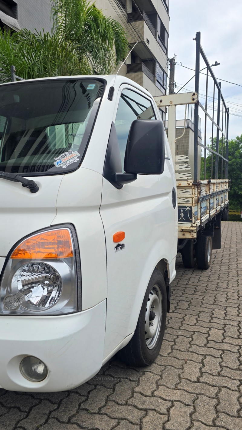 HR 2.5 TCI HD LONGO COM CAÇAMBA 4X2 8V 97CV TURBO INTERCOOLER DIESEL 2P MANUAL - 2010 - BENTO GONçALVES