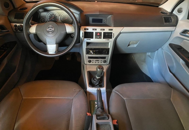 VECTRA 2.0 MPFI ELEGANCE 8V FLEX 4P MANUAL - 2006 - ESTâNCIA VELHA