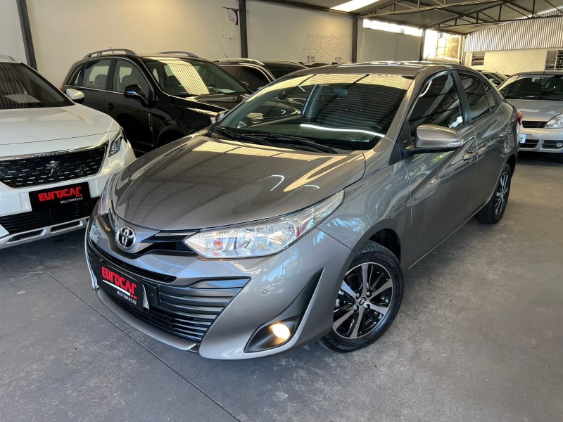 TOYOTA - YARIS - 2020/2019 - Cinza - R$ 83.900,00