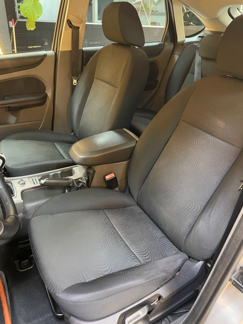 FOCUS 2.0 GLX 16V GASOLINA 4P MANUAL - 2009 - NOVO HAMBURGO