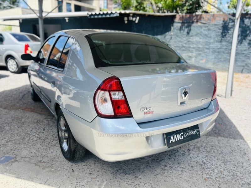CLIO 1.0 EXPRESSION SEDAN 16V FLEX 4P MANUAL - 2006 - CAXIAS DO SUL