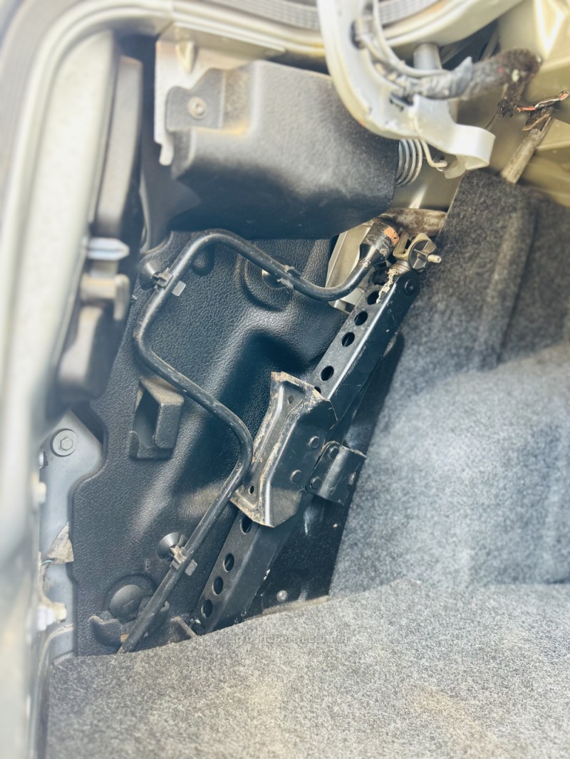 CLIO 1.0 EXPRESSION SEDAN 16V FLEX 4P MANUAL - 2006 - CAXIAS DO SUL