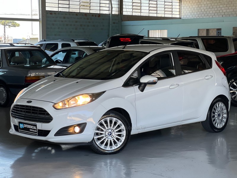 FORD - FIESTA - 2014/2015 - Branca - R$ 48.900,00