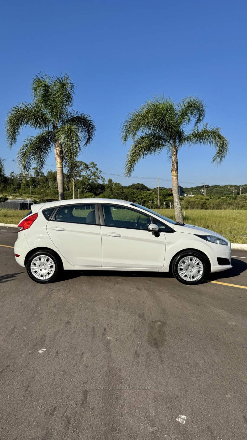 FIESTA 1.6 SE HATCH 16V FLEX 4P MANUAL - 2017 - CARLOS BARBOSA