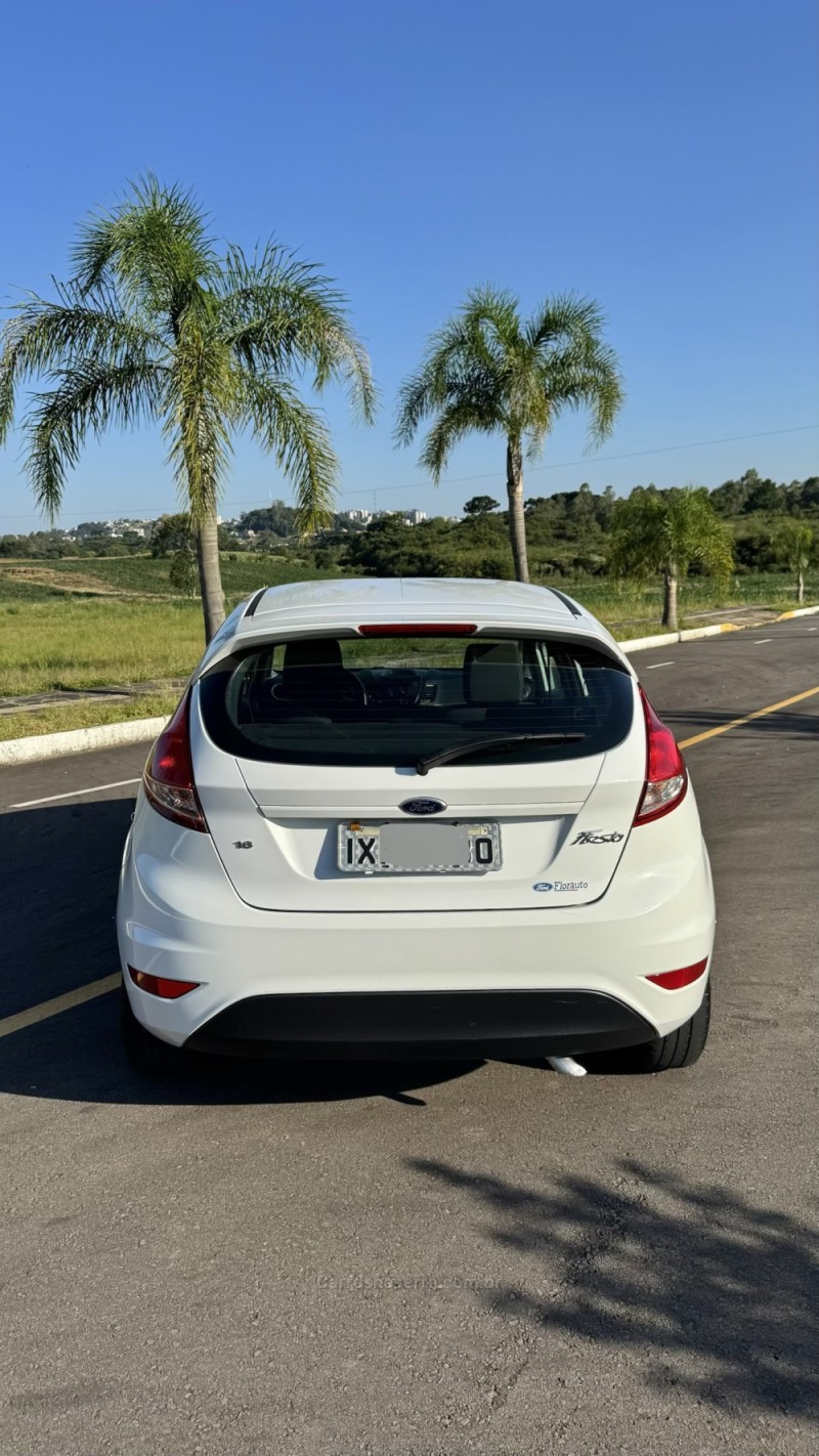 FIESTA 1.6 SE HATCH 16V FLEX 4P MANUAL - 2017 - CARLOS BARBOSA