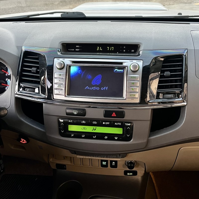 HILUX SW4 3.0 SRV 4X4 7 LUGARES 16V TURBO INTERCOOLER DIESEL 4P AUTOMÁTICO - 2012 - VACARIA