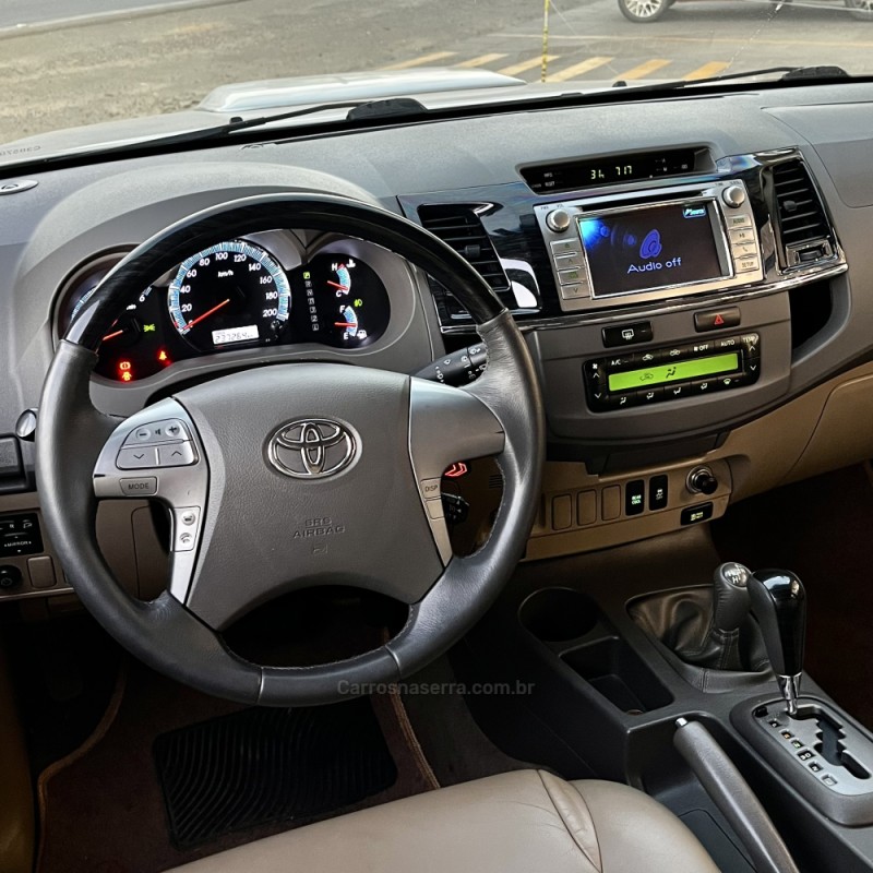 HILUX SW4 3.0 SRV 4X4 7 LUGARES 16V TURBO INTERCOOLER DIESEL 4P AUTOMÁTICO - 2012 - VACARIA