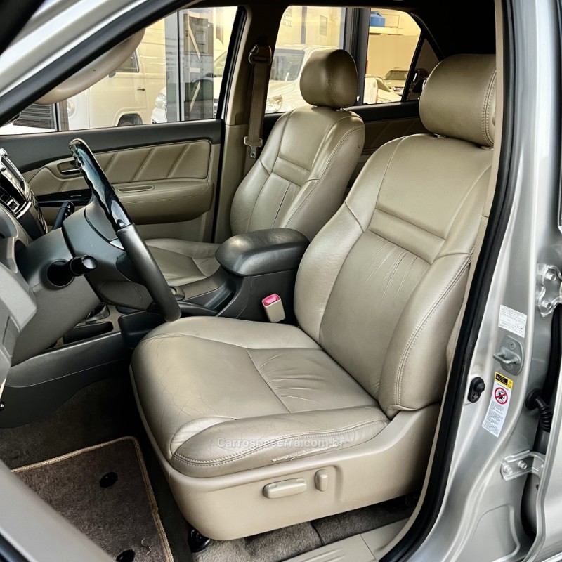 HILUX SW4 3.0 SRV 4X4 7 LUGARES 16V TURBO INTERCOOLER DIESEL 4P AUTOMÁTICO - 2012 - VACARIA